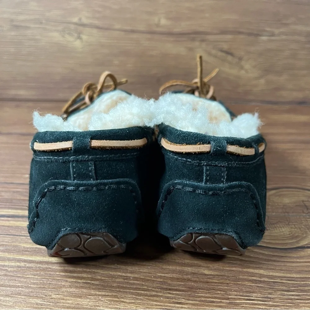 UGG Dakota Black Suede‎ Slippers Moccasins Size 4Y Shoes